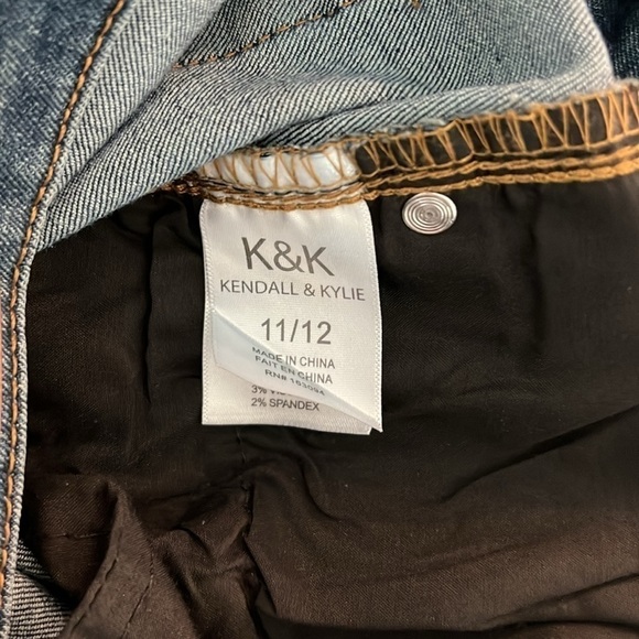 NWT Kendall & Kylie Kurvy Mid-rise Baby Boot Jean Size 11/12 Color Pasadena - Picture 13 of 15